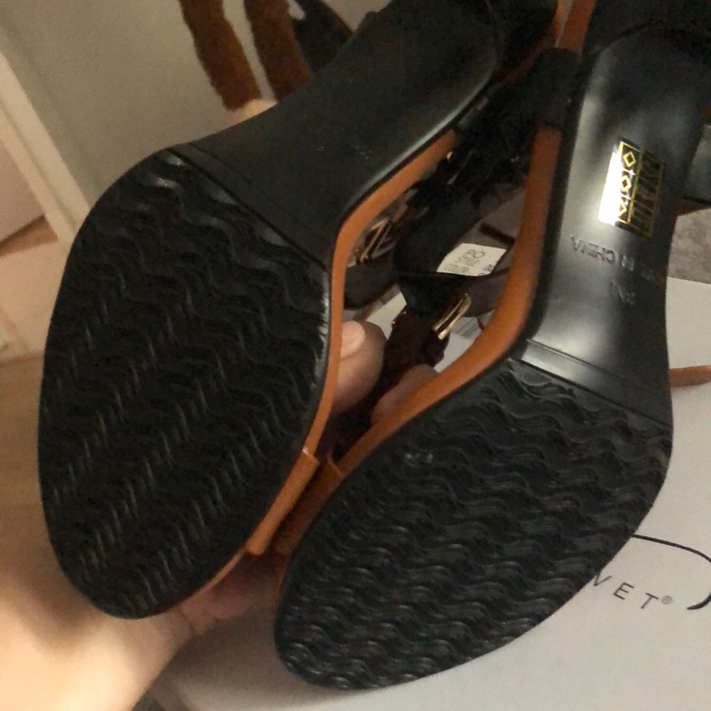 Heels - Picture 4 of 5